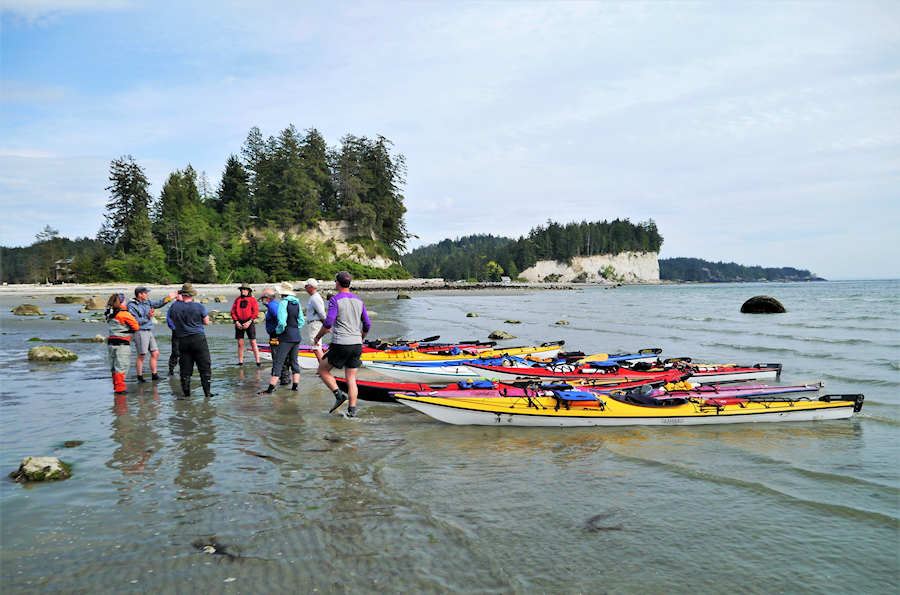 Students in a kayak guiding course on west side of Thormanby Island